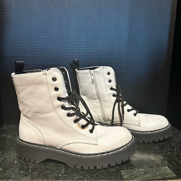 Sincerely Jules Harley White Lace up & Side Zipper Combat Boots New Size 8.5 - Picture 2 of 9